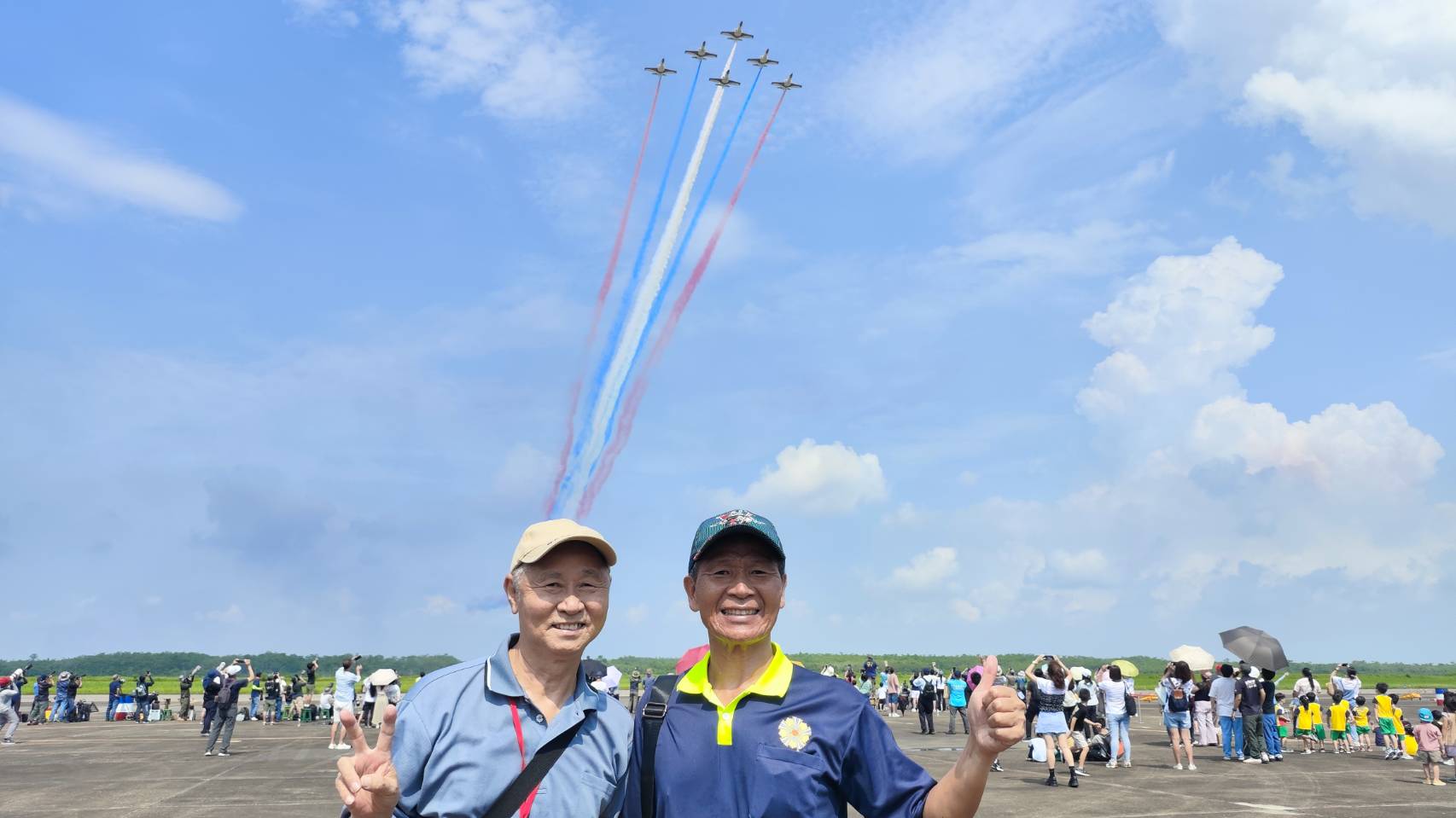▲彰化榮家帶領長輩前往嘉義空軍營區，提前觀賞國軍精湛演出，一睹戰機風采，也重溫軍旅生涯情境。（彰化榮家提供）