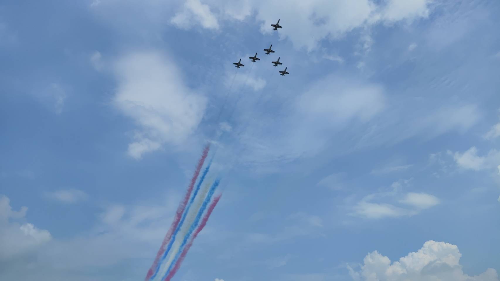 ▲彰化榮家帶領長輩前往嘉義空軍營區，提前觀賞國軍精湛演出，一睹戰機風采，也重溫軍旅生涯情境。（彰化榮家提供）