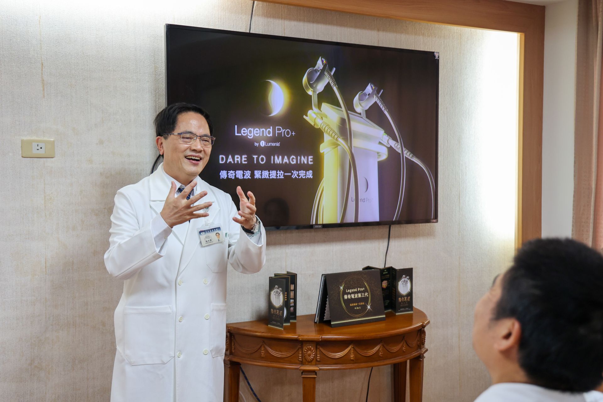 林欣榮院長認為醫院不只是看病、治病,更是守護健康的地方,而隨著平均餘命的提升,更期待人人活得健康與神采奕奕