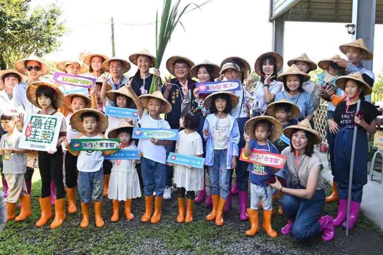 ▲南投縣長許淑華誠摯邀請女性朋友報名參加2024茭點女神徵選活動，透過舞台展現自信，大家一起努力，為茭白筍等在地產業代言行銷與推廣。（記者張玉泰攝）
