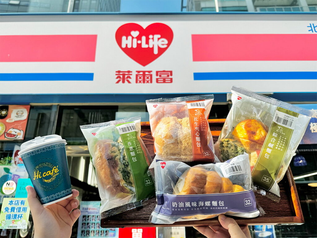 即日起至8月20日,萊爾富推出古早味麵包系列新品搭Hi café中杯冰熱美式咖啡,享合購價59元