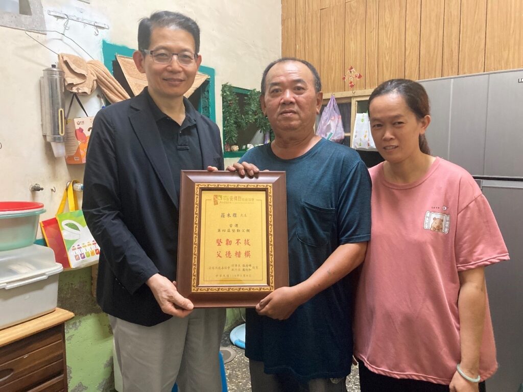 莊爸爸與越南籍妻子共同撫養兩名國小兒子