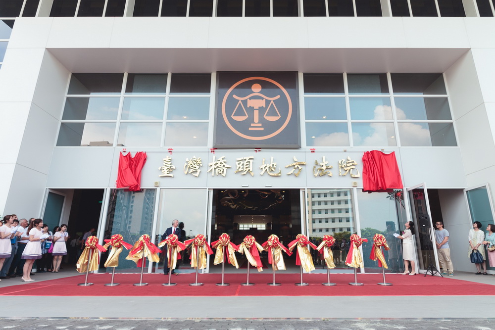 另類彰顯「曾經愛過」大貼合照 侵害肖像權男子判賠1萬元 216 另類彰顯「曾經愛過」大貼合照 侵害肖像權男子判賠1萬元 215