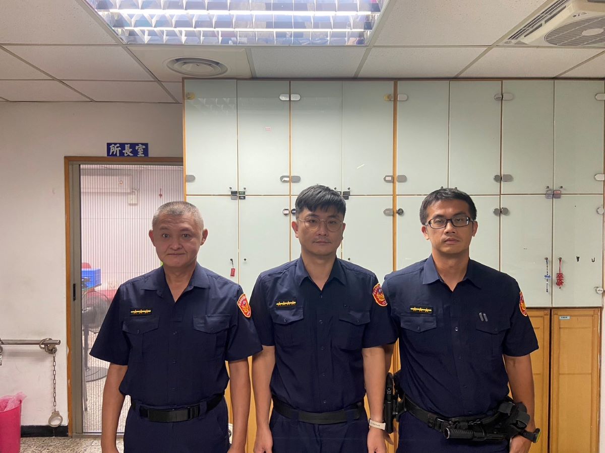 康樂派出所警員黃信富(左)、巡佐宋柏毅(中)、警員楊智凱(右)。(記者薛秀蓮翻攝)
