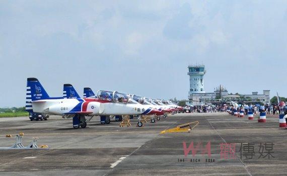 彰化榮家長輩提前體驗國防知性之旅 嘉義空軍營區開放掀起熱潮
