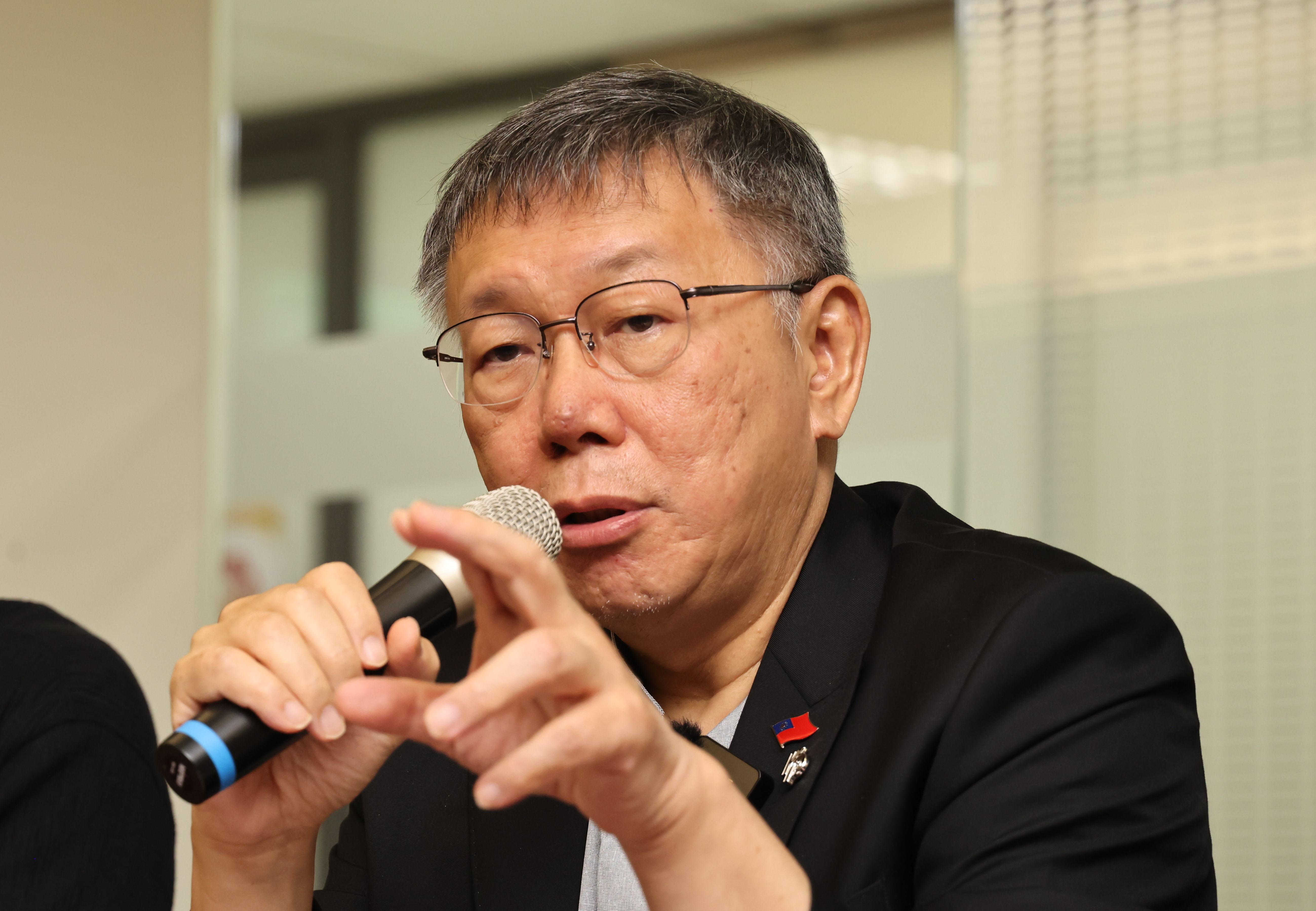 民眾黨主席柯文哲競選總統經費遭質疑部分轉入「木可公關」,民眾黨發聲明表示,申報給木可的授權金,主要是代為管理的成本費用。資料照片/林啟弘攝