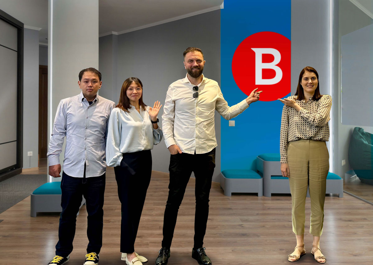 德知士資訊正式成為Bitdefender必特企業防毒GravityZone授權代理商(右1: Bitdefender必特防毒亞太區銷售經理 Alexandra Sulu Nacht、右2: Bitdefender必特防毒亞太區業務總監 Alexandru Ionitescu、右3:德知士資訊負責人 鍾雅蓬、右4:德知士資訊資深工程師 黃信榮)