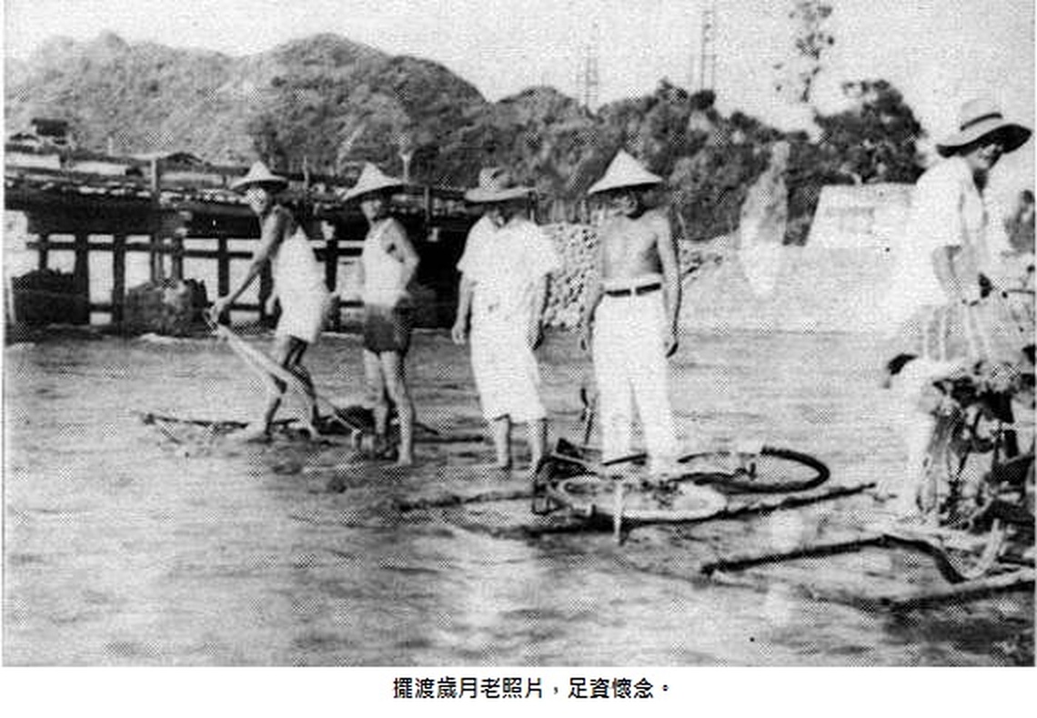 學子走在溪中 昔旗尾溪風情