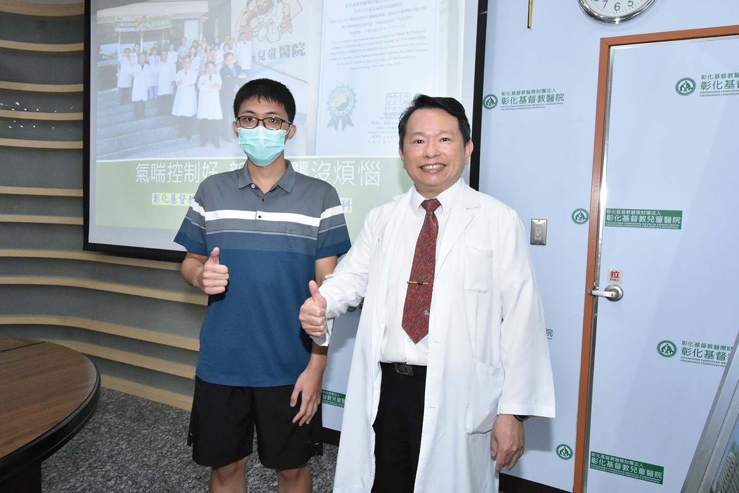 ▲葉同學表示,在蔡易晉主任指導下,學會管理自己病情,新冠疫情期間也保持良好身心狀態,最終實現考上醫學系夢想。(記者張溎壕攝)