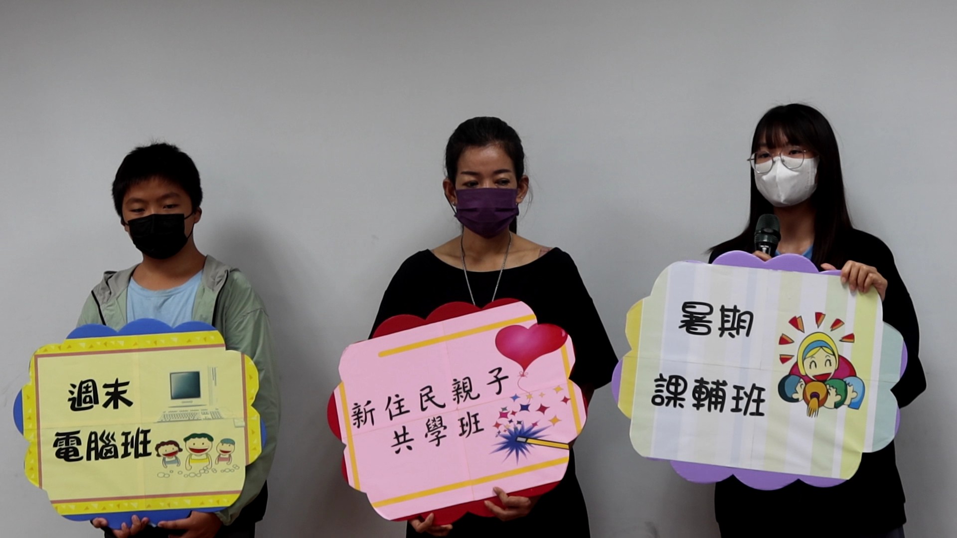 ▲父親節，立委謝衣鳳捐贈彰化家扶田中服務處電腦教室設備，提升家扶兒數位與教育落差、AI競爭力。（記者張溎壕攝）