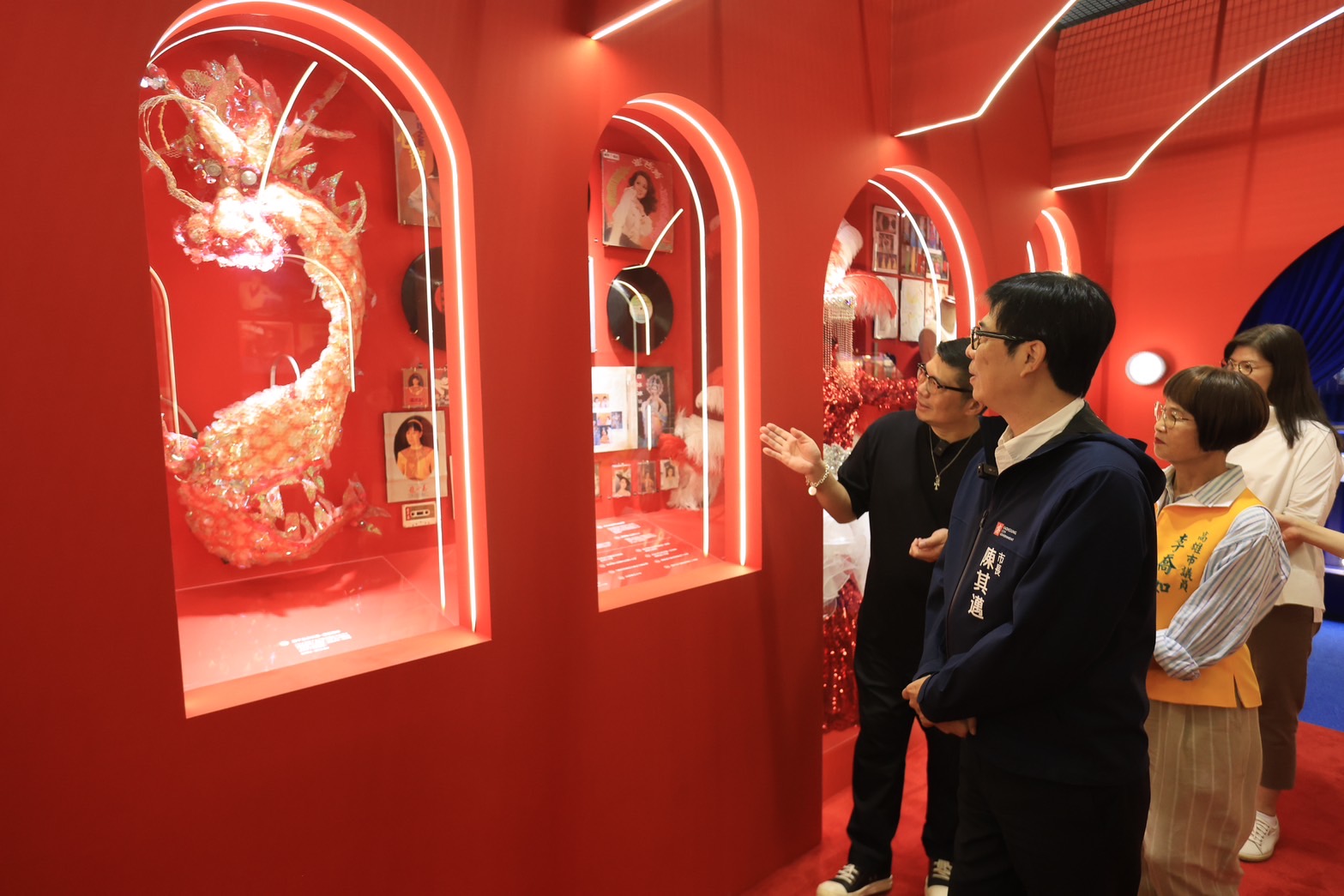 藍寶石大歌廳展覽開幕 陳其邁親臨重溫昔日秀場時光 藍寶石大歌廳展覽開幕 陳其邁親臨重溫昔日秀場時光