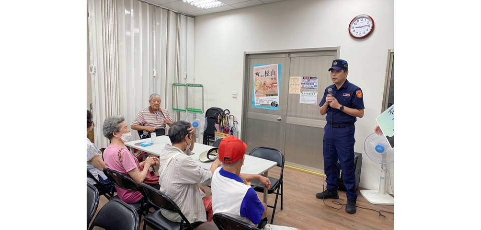慶祝父親節 北市警走訪社區宣導反詐騙
