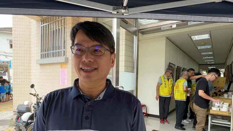 ▲彰化警分局三組組長謝玉同表示，今天有這麼多的美食提供給我們警察單位，在父親節這天讓我們享用，我們真的非常感謝這些善心人士。（記者林明佑翻攝）
