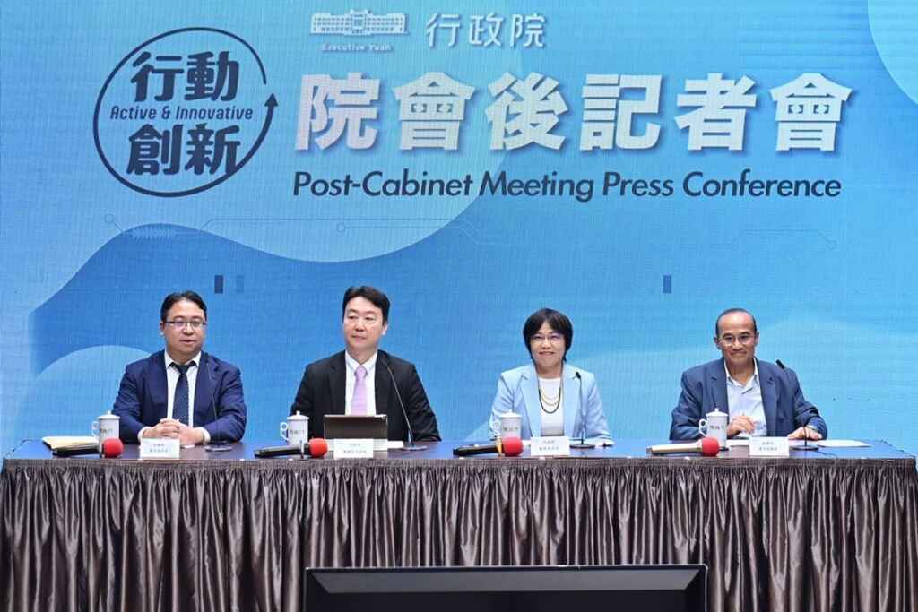 ▲持續擴大辦理家電汰舊換新補助，鼓勵民眾於115年前，將老舊家電更新為一級能效的產品，同時澈底執行回收老舊家電的做法，期盼藉由公、私協力，加速推動節能及淨零相關的工作。 （新傳處提供）