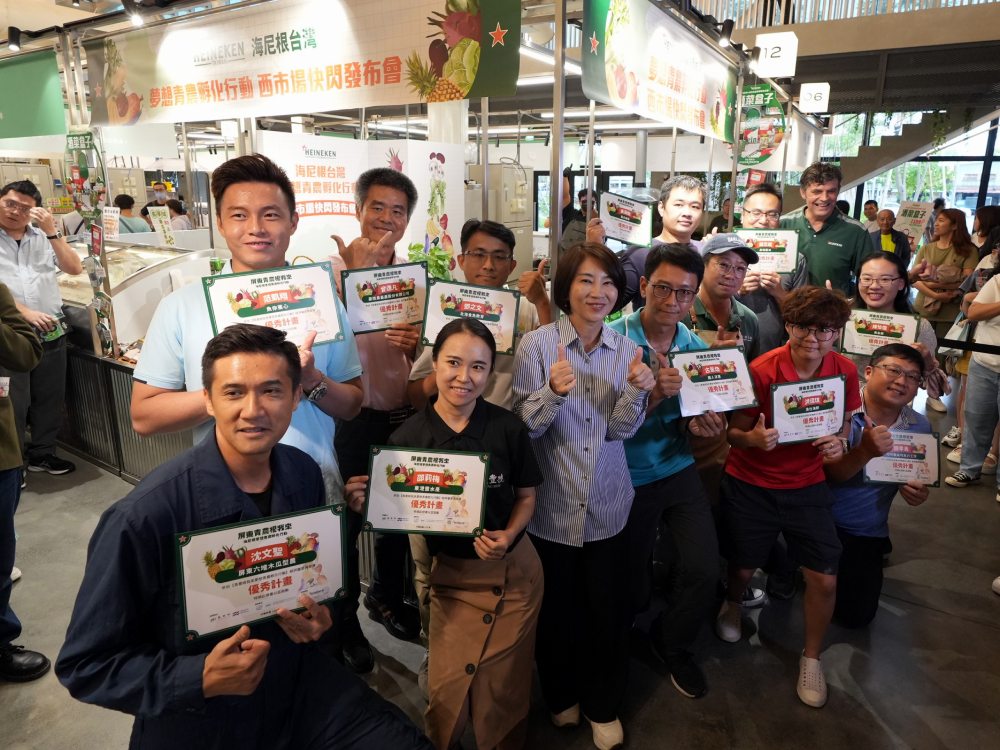 開箱海尼根限量酒菜盒子 周春米現身最美西市場挺青農 192 cnews207240808a02