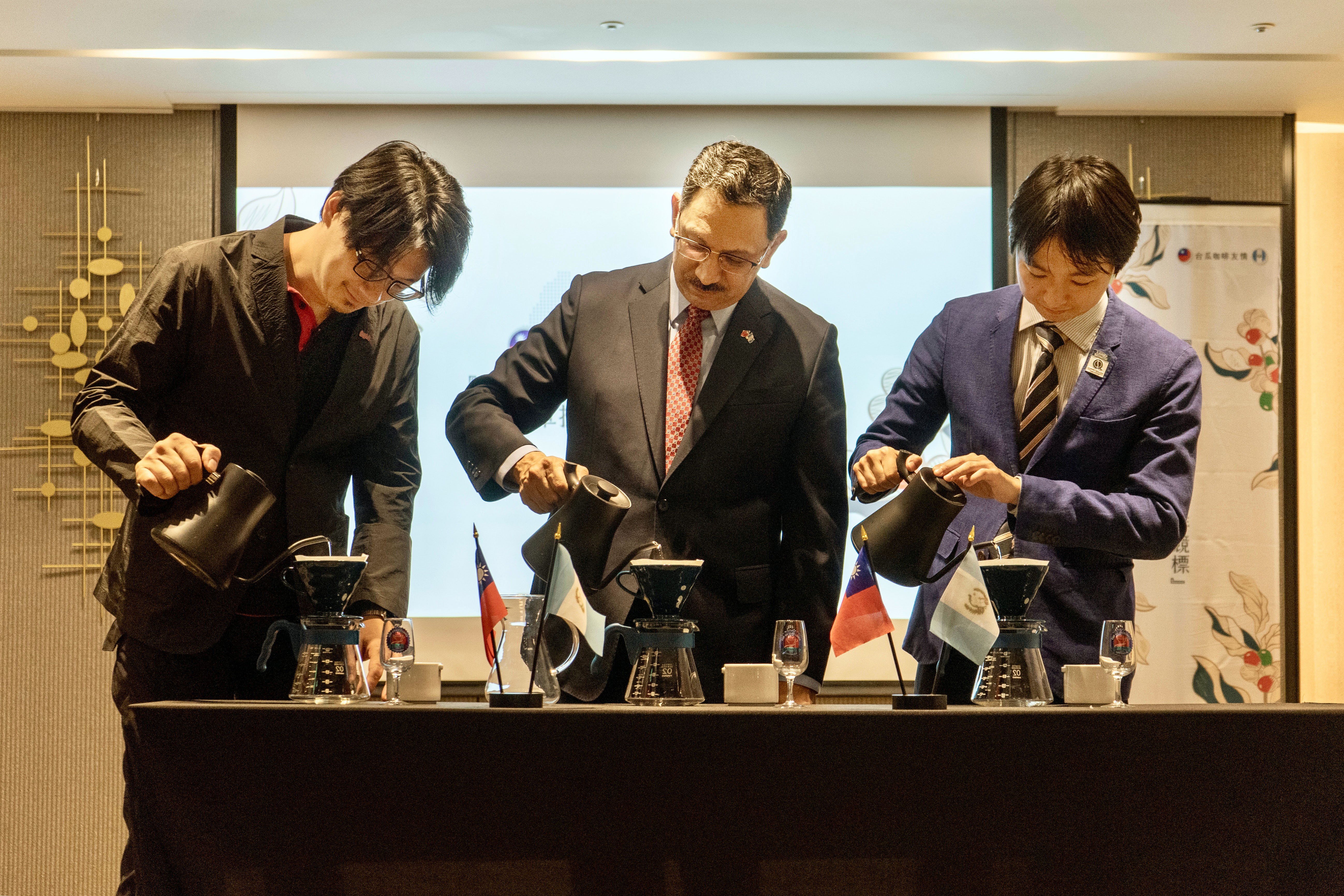 台灣精品咖啡業者再度聯合標下2024年瓜地馬拉卓越盃咖啡競標冠軍