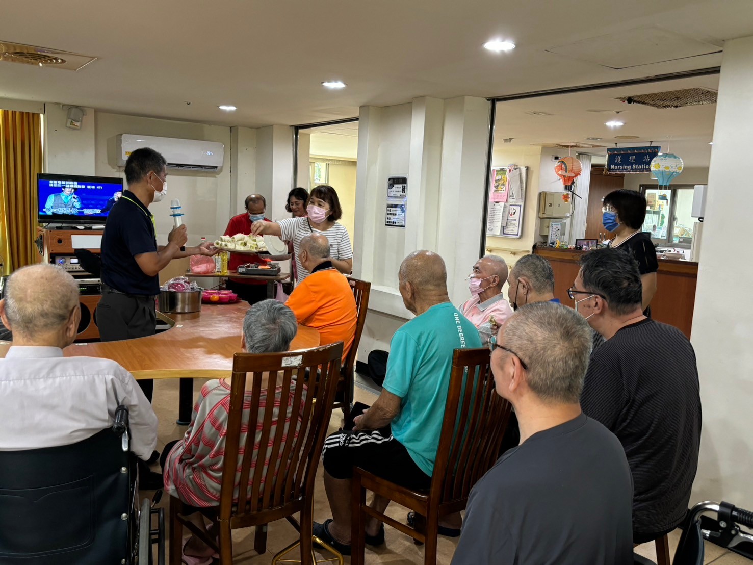 ▲彰化榮家辦理香椿美食活動，讓住民都感受到了這個父親節特別的溫暖與關愛。（記者張溎壕攝）