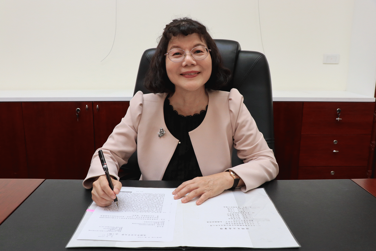 前高雄大學校長陳月端接任高雄市立空中大學校長