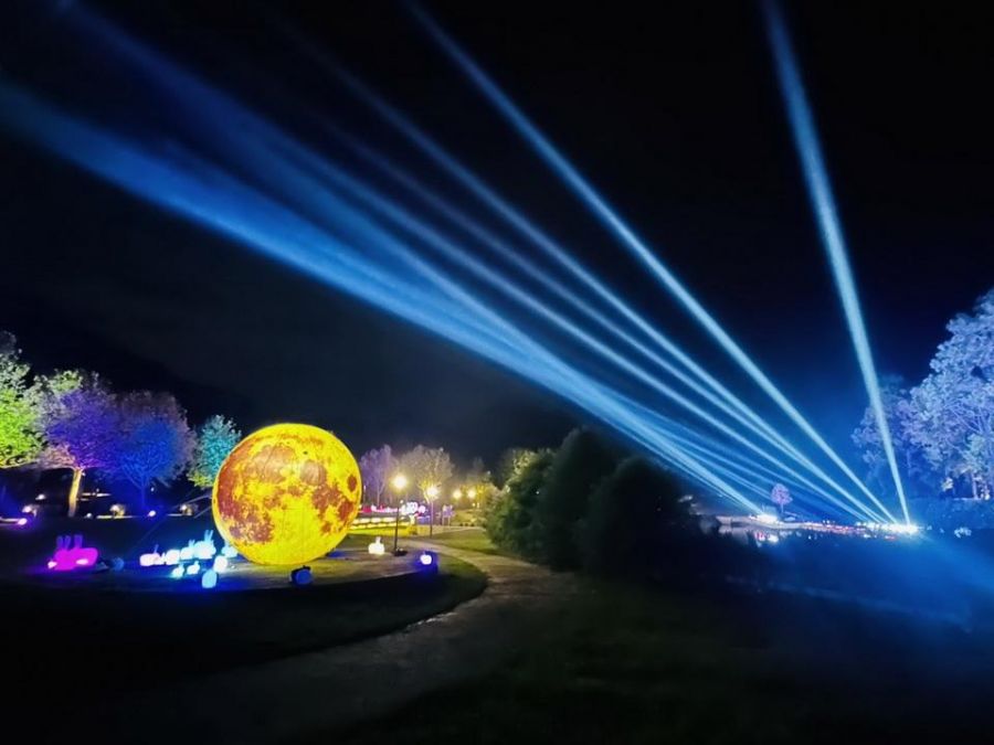 火舞與燈光秀點亮大溪慈湖夜空 桃園「放假囉!來慈湖」浪漫開幕