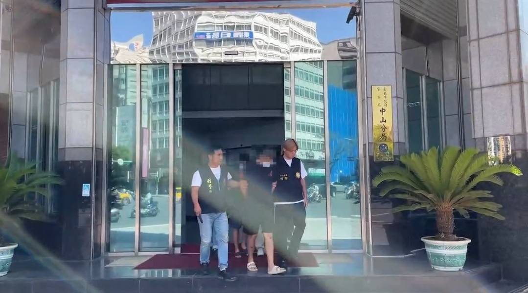 全案訊後依違反毒品危害防制及槍炮彈藥刀械管制條例等罪嫌,移送桃園地方檢察署偵辦。(記者薛秀蓮翻攝)
