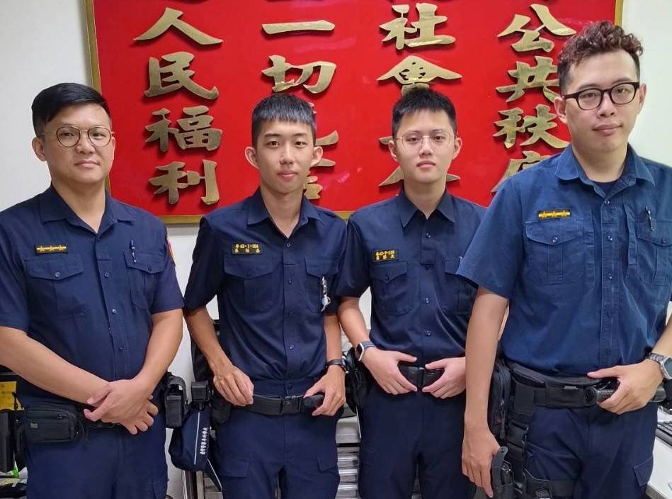 民族路派出所警員(左起)鍾志宏、實習生朱冠嘉及蕭勝文、警員吳琦翔展現了優異的反應力與協作能力,在颱風夜成功將竊賊緝捕歸案。(記者 黃荷琇翻攝)