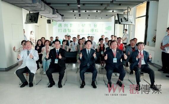 衛福部邱泰源部長陪同賴清德總統 視察台中榮總智慧醫療運作模式
