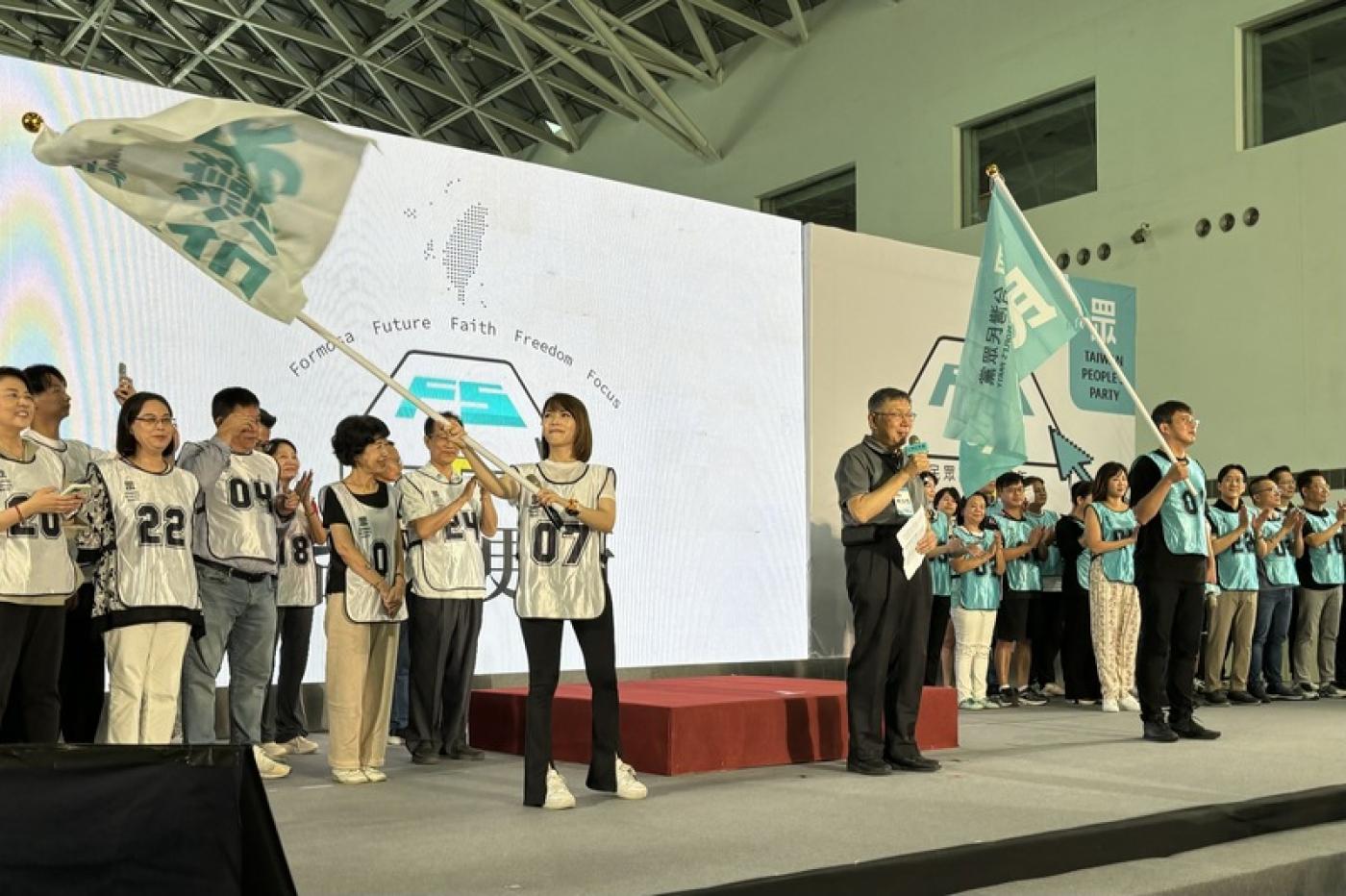 柯文哲競選總統大選經費疑不實申報,民眾黨10日道歉,表示是帳務處理瑕疵。圖為民眾黨3日舉行5周年慶/中央社