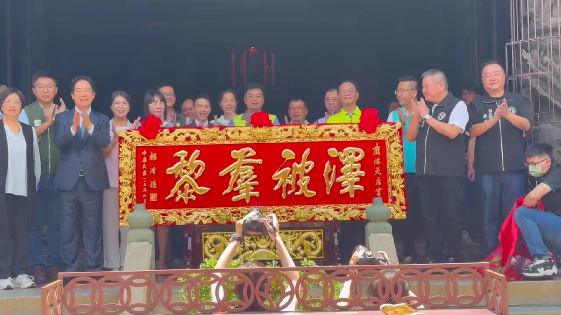 ▲總統賴清德到訪彰化縣鹿港天后宮參拜祈福,並以總統身分頒贈「澤被羣黎」賀匾,感謝媽祖庇佑台灣國泰民安、風調雨順。(記者張溎壕攝)