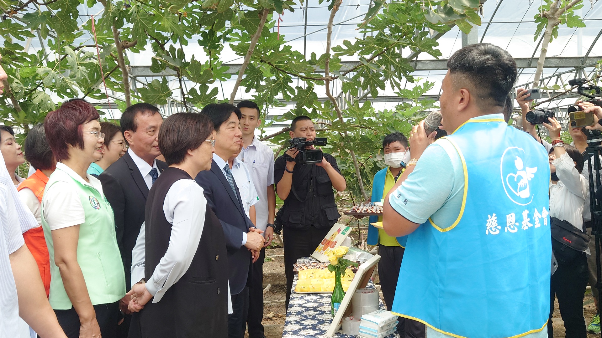 ▲總統賴清德參觀彰化縣慈恩老人養護中心，宣誓從四大重點推動長照3.0，讓醫師到社區和安養機構替病患看診。（記者張溎壕攝）