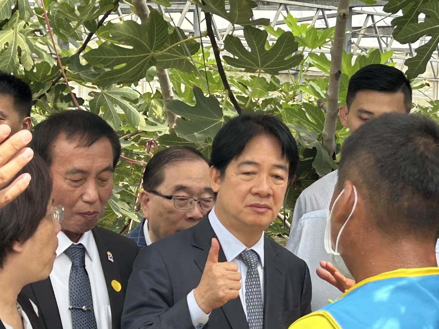 ▲總統賴清德參觀彰化縣慈恩老人養護中心，宣誓從四大重點推動長照3.0，讓醫師到社區和安養機構替病患看診。（記者張溎壕攝）