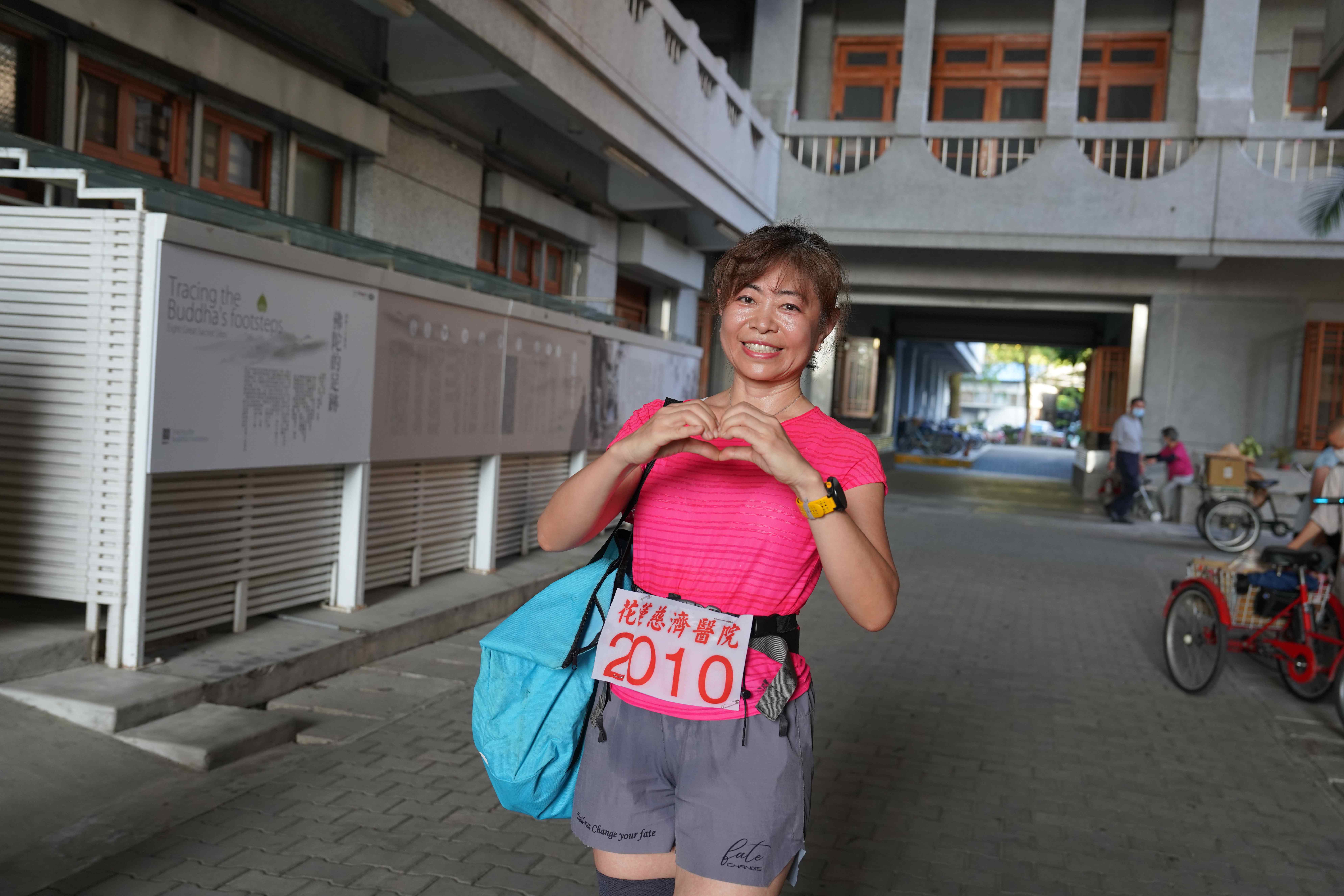 慈濟大學謝婉華老師感恩慈院提供社區一個活動機會,在工作之餘還能放鬆筋骨,舒緩身心。
