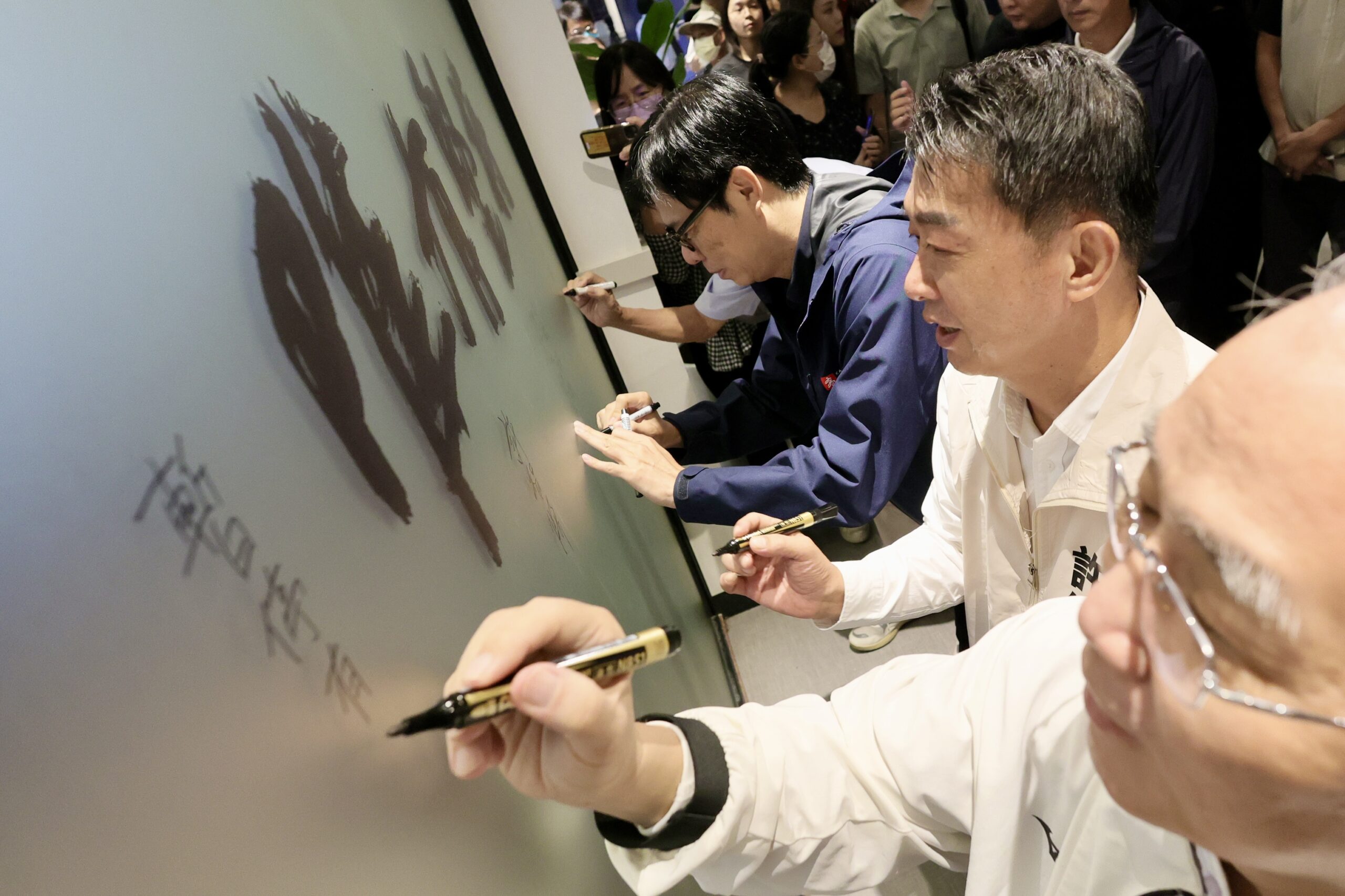 唯有堅持!詩人醫師曾貴海辭世,高雄文學館特展追憶 唯有堅持!詩人醫師曾貴海辭世,高雄文學館特展追憶