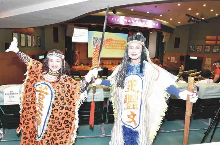  ▲游寬棟理事長（右）表示，「史艶文重出江湖」讓大家重溫戲棚追劇的難忘回憶。（彰基醫院提供）