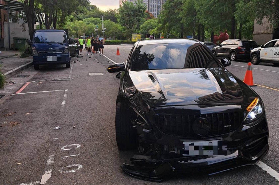 ▲圖說:潘男飲酒後開車,過彎時不慎擦撞路邊車輛後,棄車跑進夜店躲藏 (圖/台中市政府 提供)