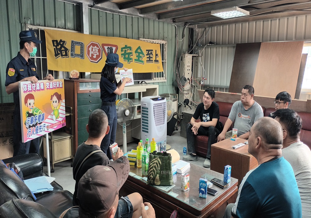 大型車交通意外頻傳 新店警向混凝土業者實施交通安全宣導 281 248240810a02
