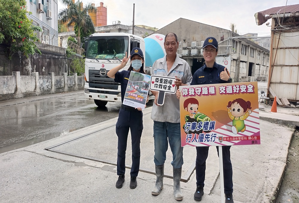 大型車交通意外頻傳 新店警向混凝土業者實施交通安全宣導 282 248240810a03