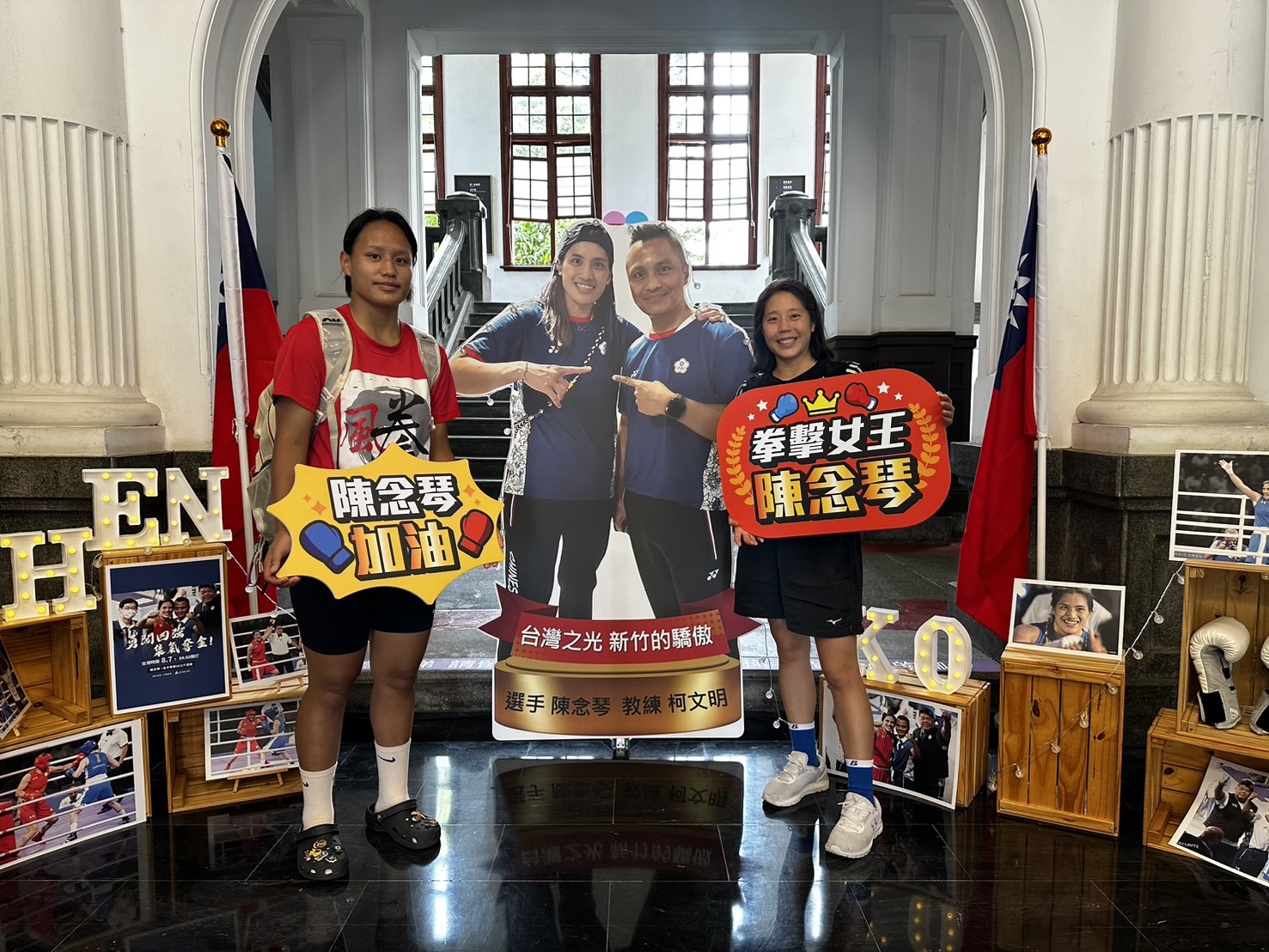 風拳拳擊隊員前來集氣加油。(圖/記者林照東翻攝)
