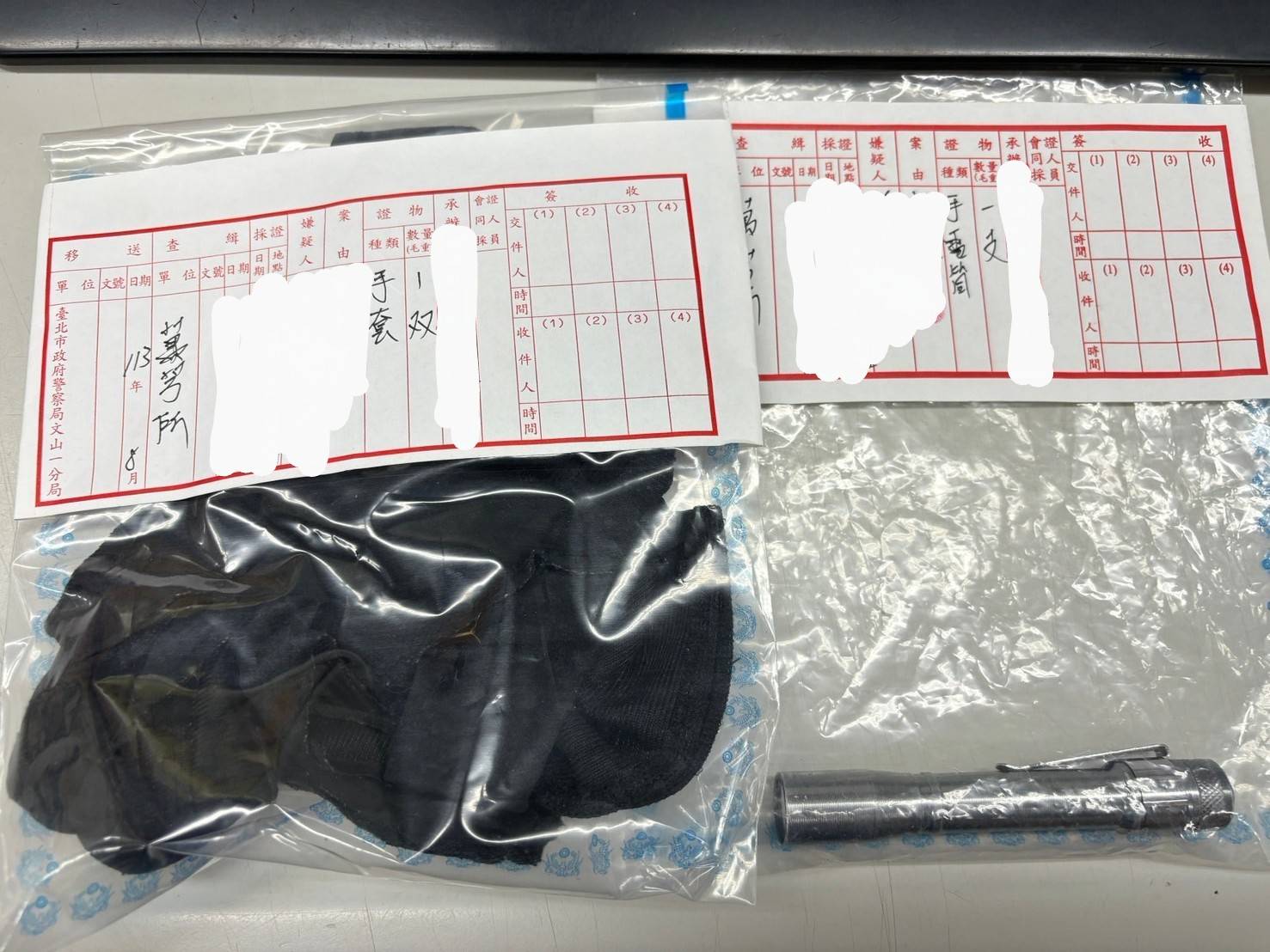 蔡姓男子趁清晨時分四下無人，沿著萬芳路逐一拉動路邊停放車輛的車門企圖行竊。（記者 黃荷琇翻攝）