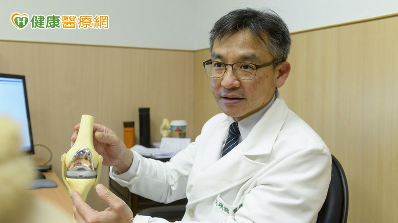六旬婦「膝關節內彎」逐漸跛行 「3D列印客製化矯正術」助恢復