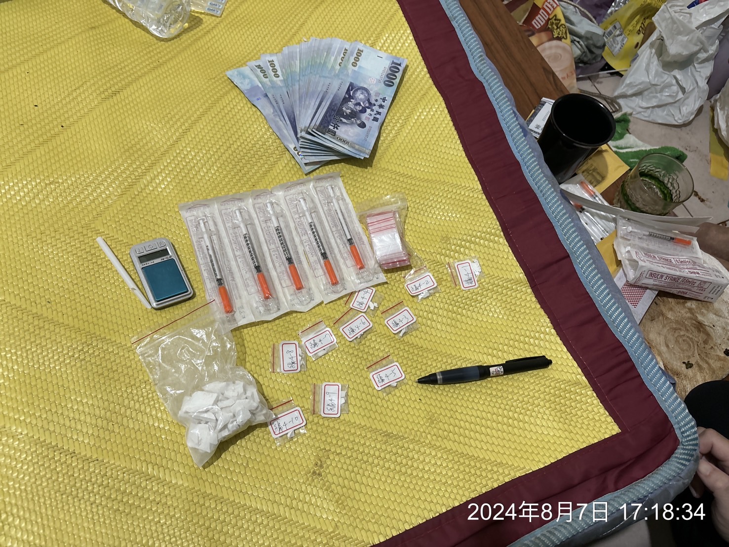 ▲屋內查獲到的毒品(圖/記者王俊勝 翻攝)