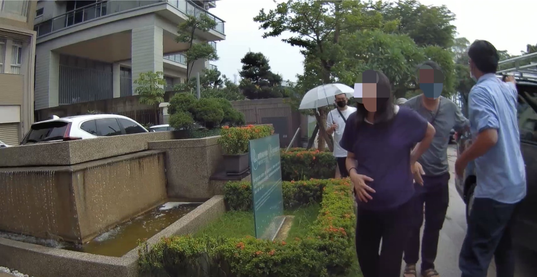 ▲臨盆孕婦遇大雨,找警開道送醫,平安順利生產(圖/記者王俊勝 翻攝)