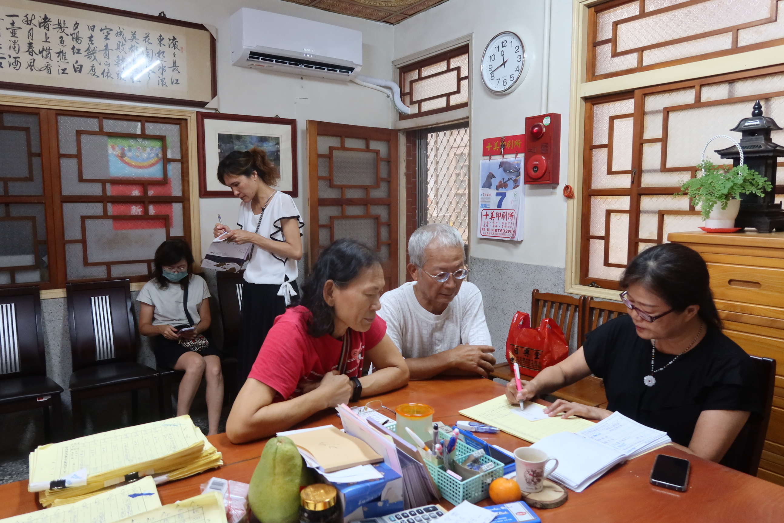 ▲清水岩寺每年在農曆7月9日至13日辦理「中元梁皇寶懺超渡消災法會」，今年已破萬人報名，民眾登記超渡的對象無奇不有。（記者張溎壕攝）