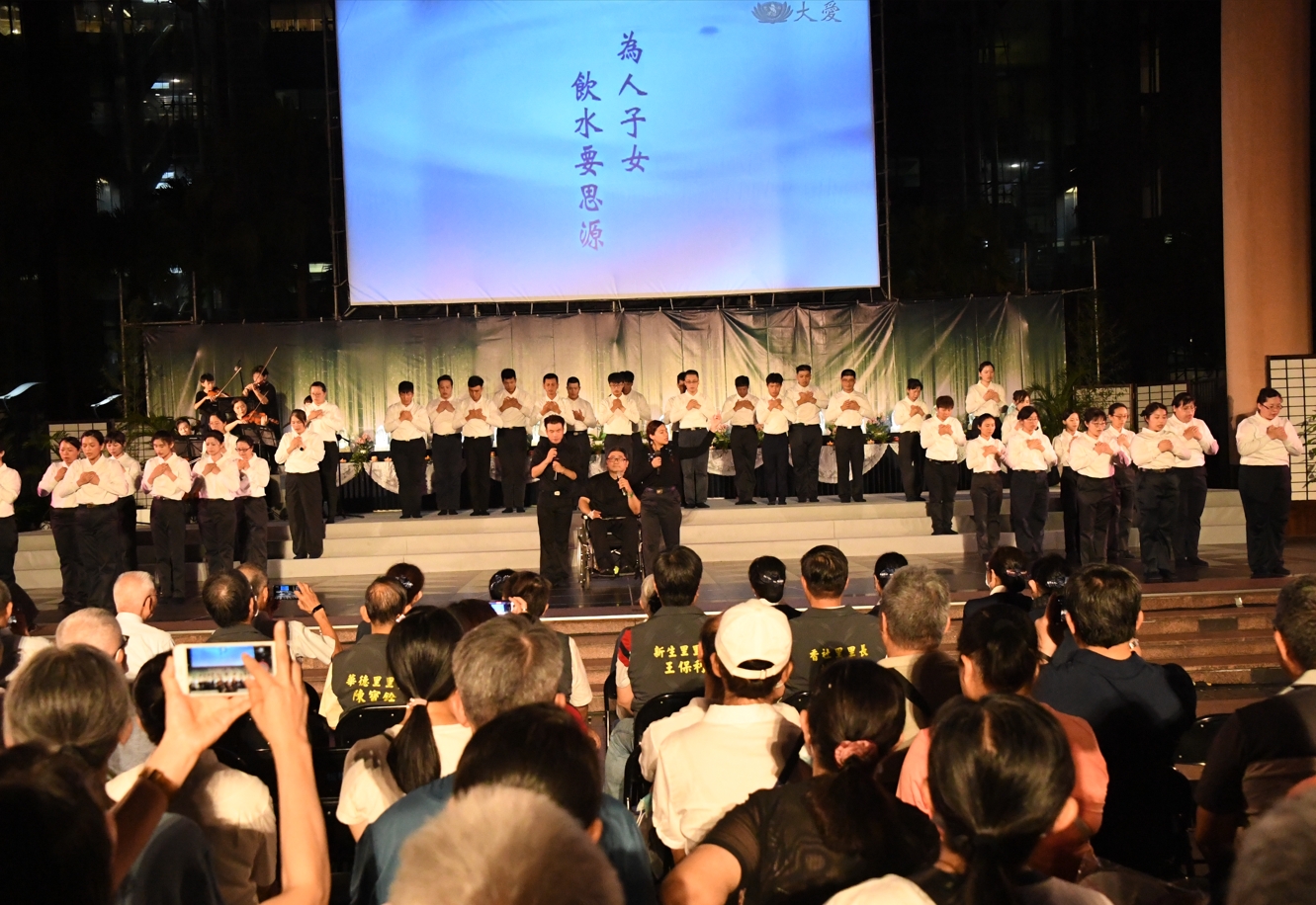 行善行孝不能等,為人子女飲水要思源,青年志工演繹《父母恩重難報經》。