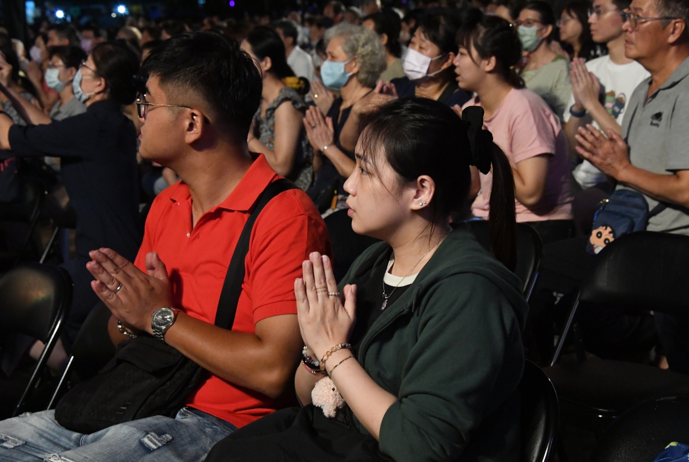 邱意婷(右一)參與祈福會後感觸良多,也建立正知正見正念虔誠的心。
