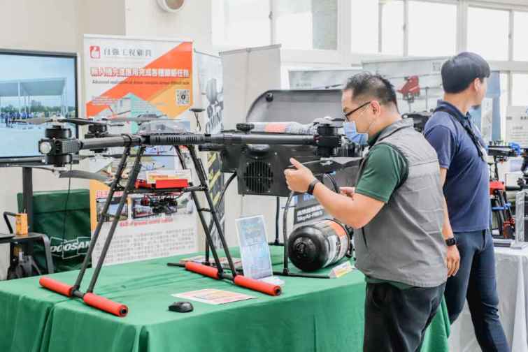 ▲「2024無人機日-亞洲無人機AI創新應用博覽會」推出無人機未來展、應用SHOW、論壇、親子市集、童樂會、闖關活動及消暑冰品打卡送，讓民眾近距離體驗臺灣無人機技術。（嘉義縣政府提供）