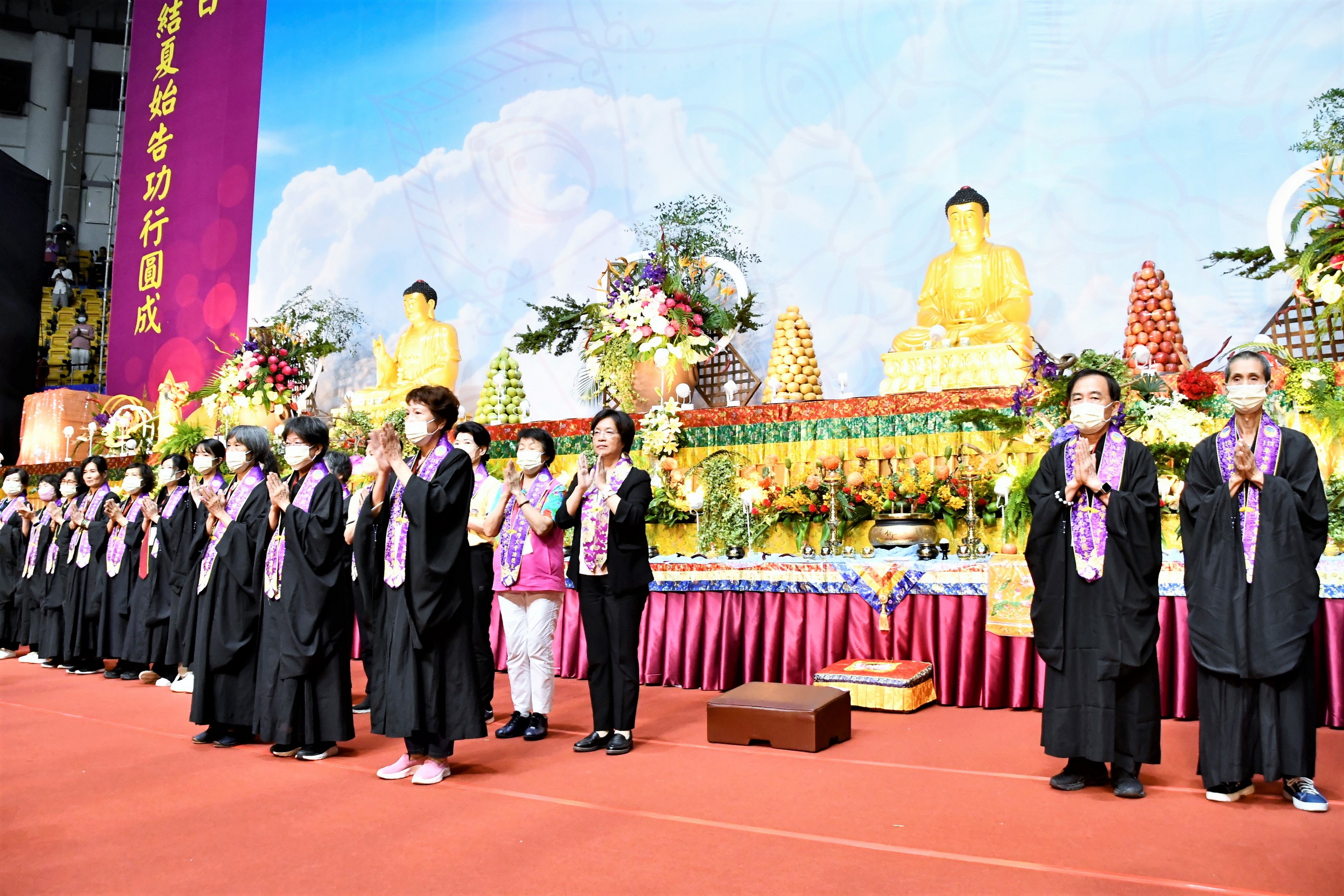 ▲113年中部全國供佛齋僧大會於彰化縣立體育館舉行，吸引約1萬8千位法師、長老、信眾及義工共同參與。（記者張溎壕攝）
