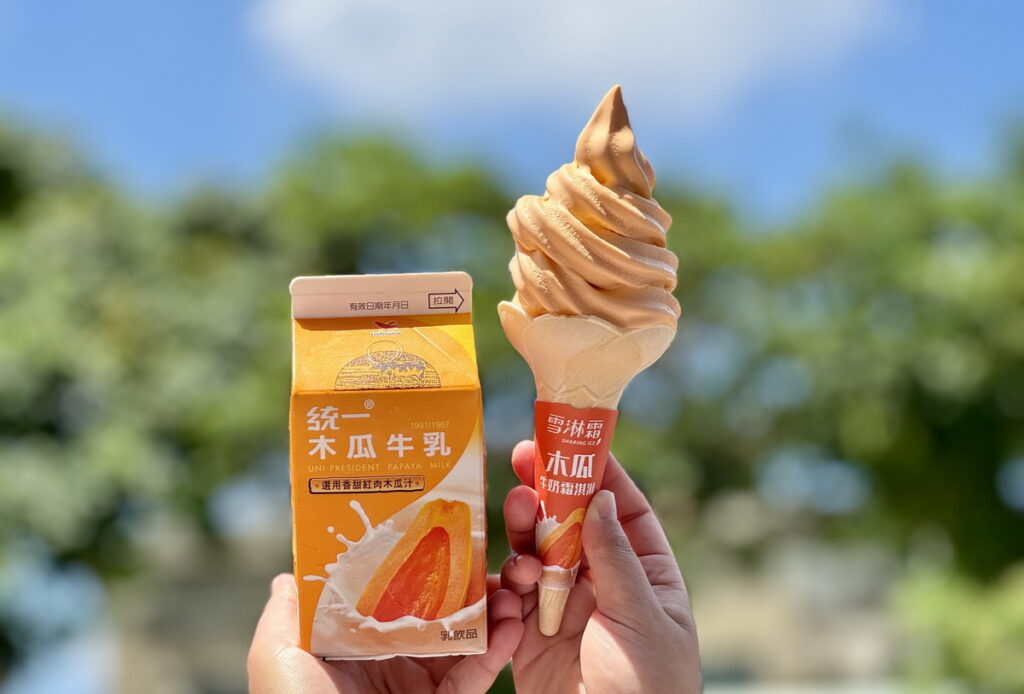 7-ELEVEN雪淋霜新口味把「統一木瓜牛乳」神還原,採用當季在欉紅肉木瓜汁搭配優質乳源,完美融合出果香四溢、奶香濃郁絕妙口感。
