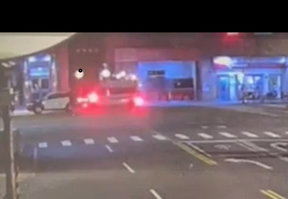 保全疑上班打瞌睡被罵 遷怒持球桿毆打住戶 264 248240812a02