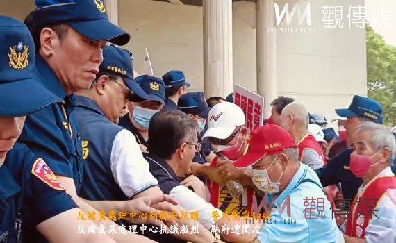 (有影片)/反對設置豬糞尿處理中心抗議群眾 爆發警民衝突場面失控