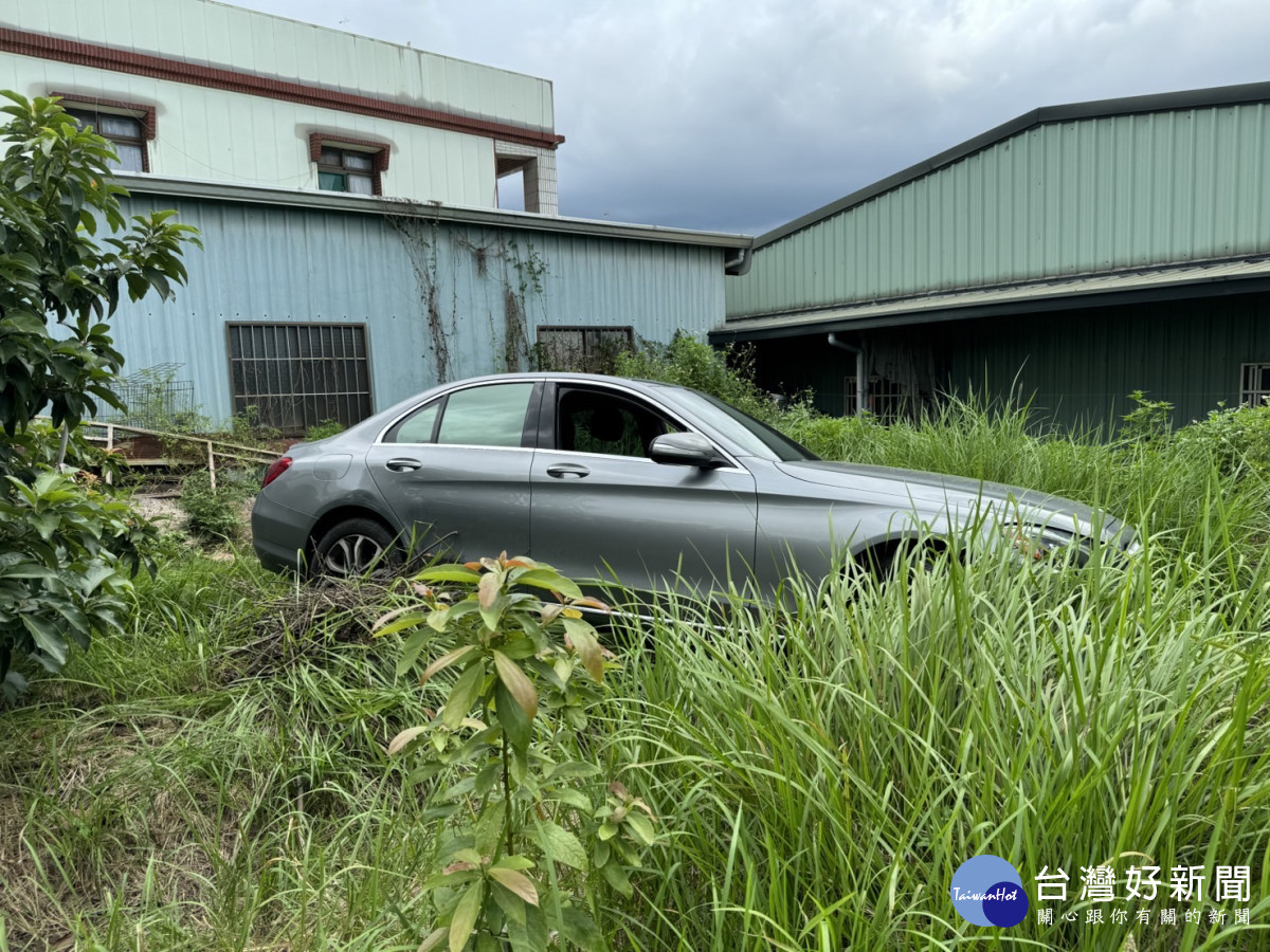 曾嫌逃跑後竊車逃逸，警方最後在中埔鄉公館交界處發現車輛／警方提供